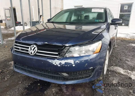 2015 Volkswagen Passat 1.8T Wolfsburg Edition z USA, uszkodzony, nr VIN 1VWAT7A37FC036561